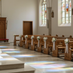 Jak się ubrać na komunię dziecka? Oto kilka stylizacji